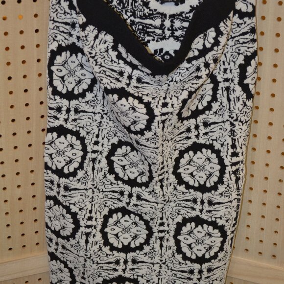 " BEBE " BLACK AND WHITE FLEXIBLE SKIRT SIZE M - Picture 5 of 7